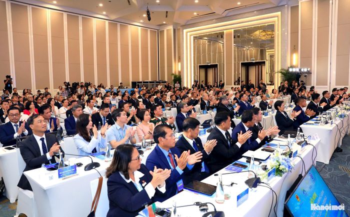 Các đại biểu dự hội nghị.