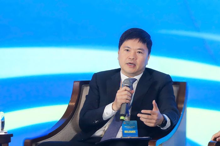 Phó Chủ tịch UBND thành phố Hải Phòng Hoàng Minh Cường phát biểu tại phiên thảo luận. Ảnh: Khánh Huy