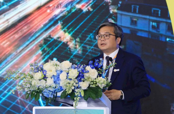 Phó Chủ tịch UBND thành phố Hà Nội Trương Việt Dũng phát biểu tại phiên thảo luận. Ảnh: Viết Thành