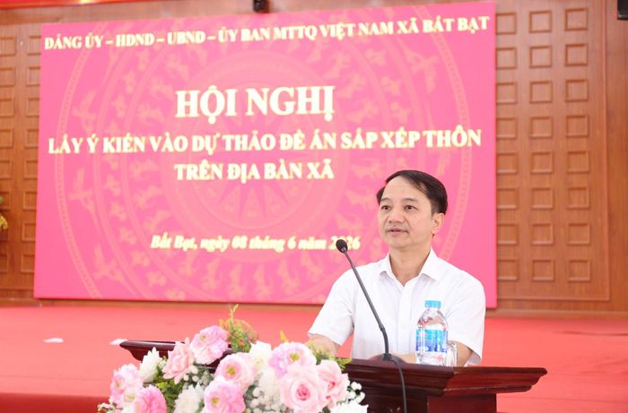 Bí thư Đảng ủy, Chủ tịch HĐND xã Bất Bạt Đỗ Quang Trung phát biểu tại hội nghị. Ảnh: Khương Tuấn