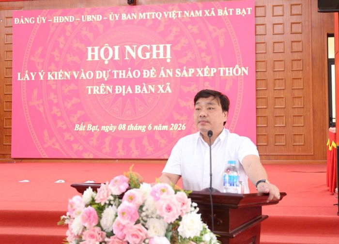 Chủ tịch UBND xã Bất Bạt Nguyễn Ngọc Tú phát biểu tại hội nghị. Ảnh: Khương Tuấn