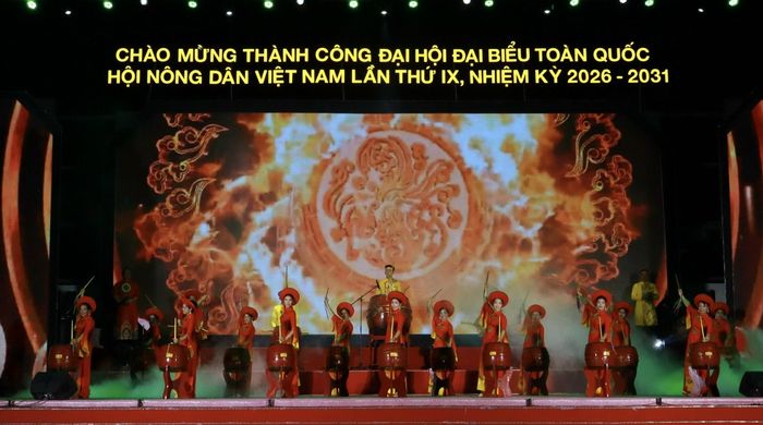 Một tiết mục văn nghệ đặc sắc đến từ Đội trống truyền thống Bảo Đà, xã Bình Minh. Ảnh: Hải Yến