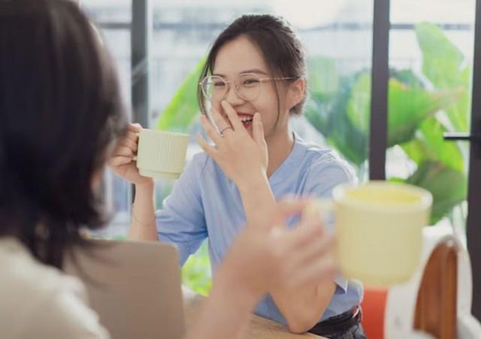 Một đặc điểm dễ nhận thấy ở người khôn ngoan là họ rất thận trọng trong lời nói. Ảnh minh họa