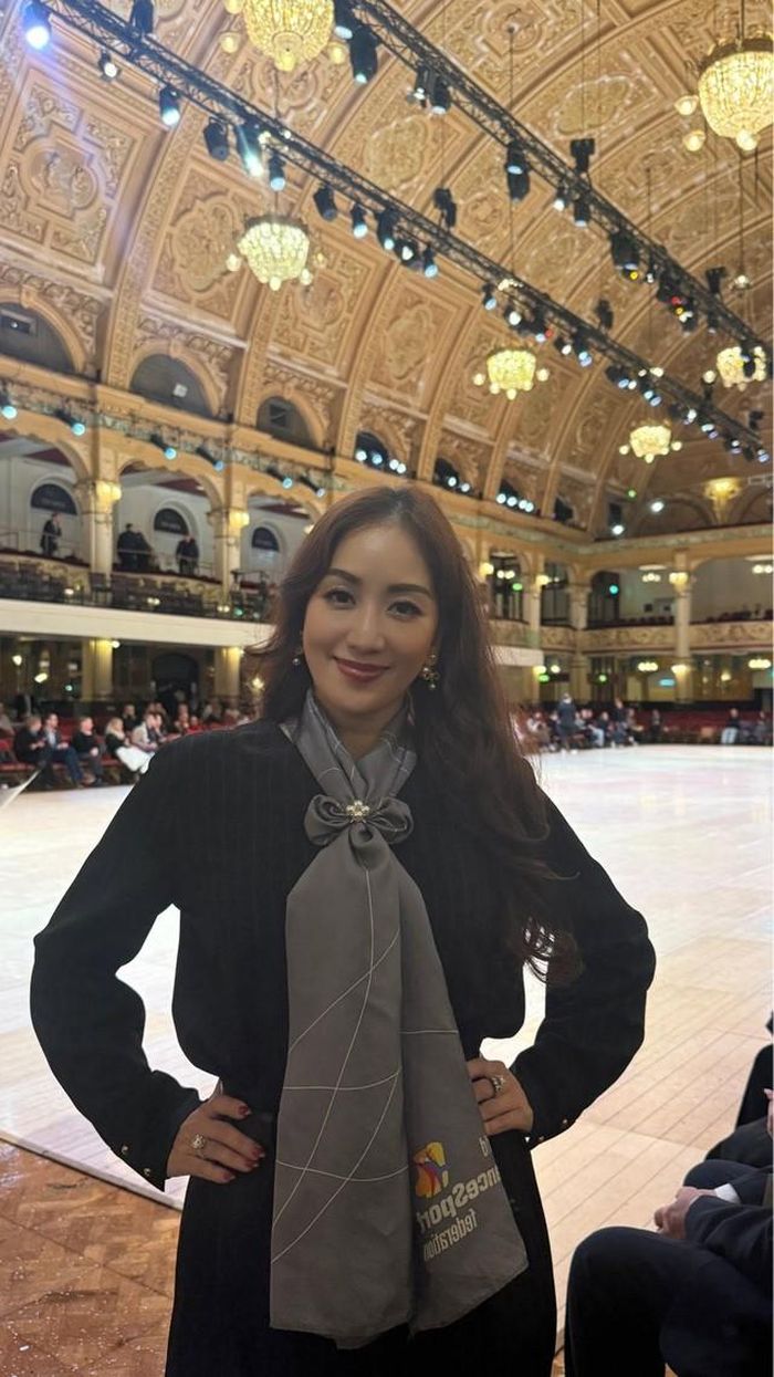 Để có được sự nghiệp rực rỡ và nuôi đam mê với nghề, Khánh Thi phải có nền tảng kinh tế vững vàng.