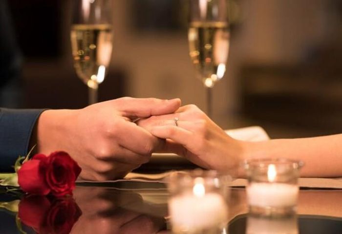 Trong chuyện tình cảm, nam Song Tử dễ bị hấp dẫn bởi cảm giác chinh phục và sự mới mẻ hơn là sự ổn định lâu dài. Ảnh minh họa