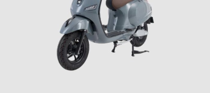 Cốp xe khá rộng, khoang chứa đồ dưới yên đủ để đựng nhiều vật dụng cá nhân, áo mưa hoặc túi xách nhỏ.