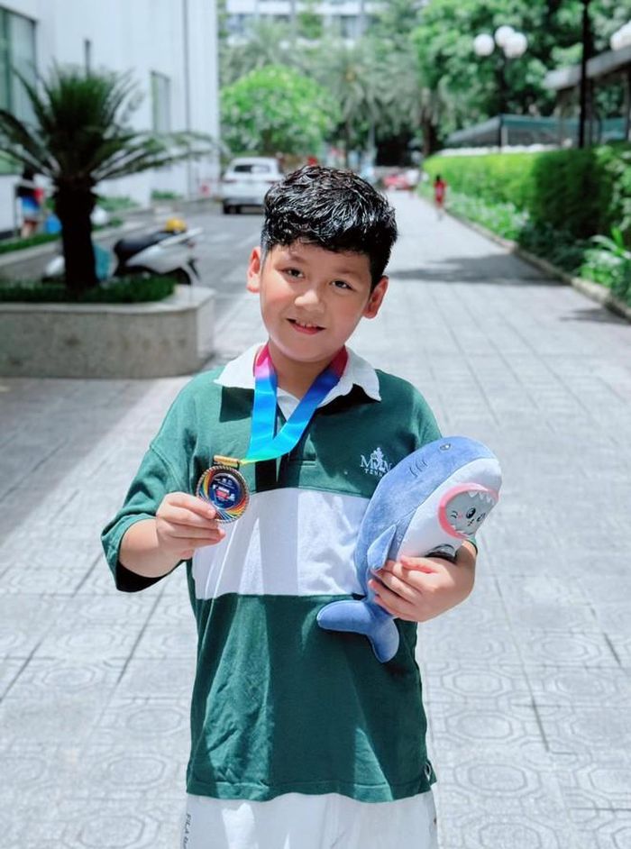 Vẻ ngoài phổng phao của con trai Mạnh Trường.