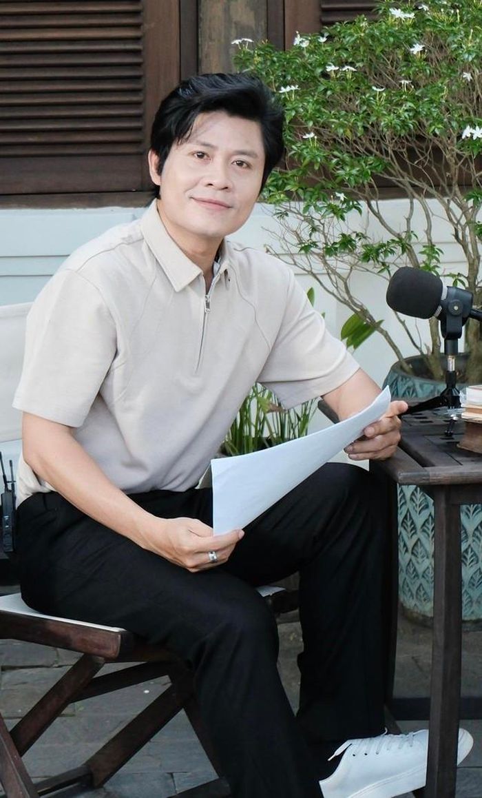 Nhạc sĩ Nguyễn Văn Chung hào hứng tiết lộ được VTV Nam Bộ mời đồng hành bình luận các trận đấu World Cup 2026 bằng giọng Nam Bộ. Nam nhạc sĩ cho biết, lần đầu làm bình luận viên, nên nếu có gì không hay xin khán giả góp ý.