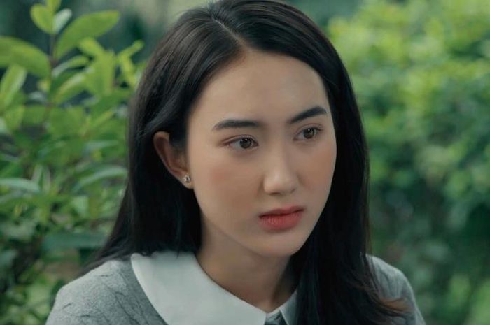  Trong bộ phim truyền hình "Dưới ô cửa sáng đèn" đang phát sóng trên VTV, nhân vật Trang của diễn viên Thanh Tâm cũng nhanh chóng trở thành tâm điểm bàn luận trên mạng xã hội. 