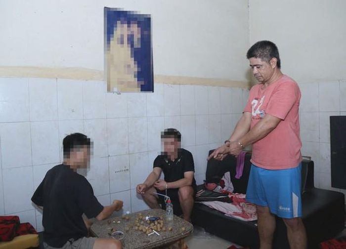 Đối tượng Bùi Minh Trực (áo hồng). Ảnh: Công an TP Đồng Nai.
