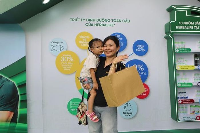 Chương trình khuyến khích các thế hệ trong gia đình cùng thực hành dinh dưỡng khoa học, tăng cường vận động và chủ động chăm sóc sức khỏe mỗi ngày, đặc biệt trong bối cảnh Tổ chức Y tế Thế giới (WHO) cảnh báo Việt Nam nằm trong nhóm quốc gia có tỷ lệ thanh thiếu niên ít vận động ở mức cao.