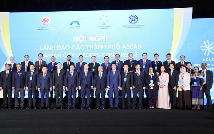 Phó Thủ tướng Thường trực Chính phủ Phạm Gia Túc và các đại biểu dự Hội nghị.
