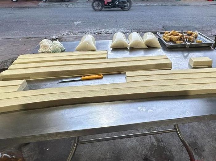 Không chỉ rau xanh, giá đậu phụ tại nhiều chợ dân sinh cũng tăng theo nhu cầu tiêu dùng. Ảnh: Đan Tâm.