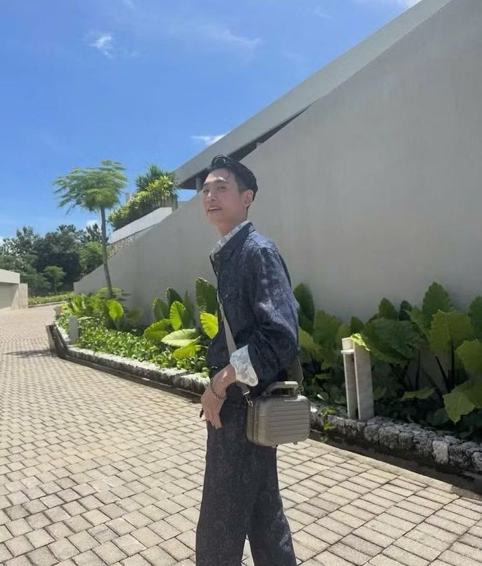 Trên thực tế, lịch trình bận rộn là nguyên nhân từng xuất hiện trong không ít thông báo chia tay của các cặp đôi nổi tiếng.