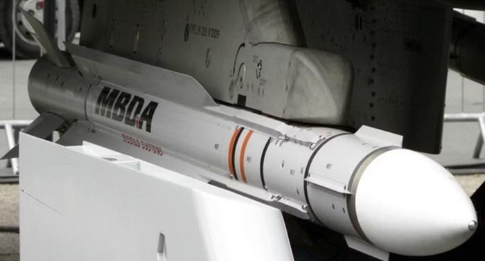 Vụ việc trên bầu trời Latvia vì thế không chỉ là một cuộc đánh chặn thành công. Nó còn phản ánh rõ nét xu hướng của chiến tranh thế kỷ XXI, nơi sức mạnh quân sự không còn được đo bằng số lượng vũ khí sở hữu, mà còn bằng khả năng duy trì hiệu quả kinh tế trong một cuộc đối đầu kéo dài.