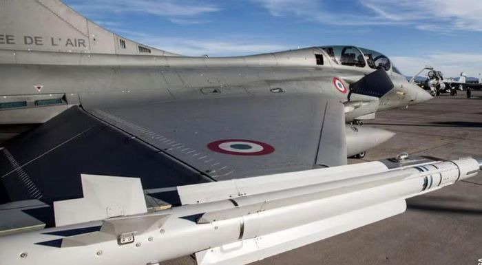 Khi được phóng từ tiêm kích Rafale, MICA mang lại xác suất tiêu diệt mục tiêu rất cao, kể cả trong môi trường tác chiến điện tử phức tạp.