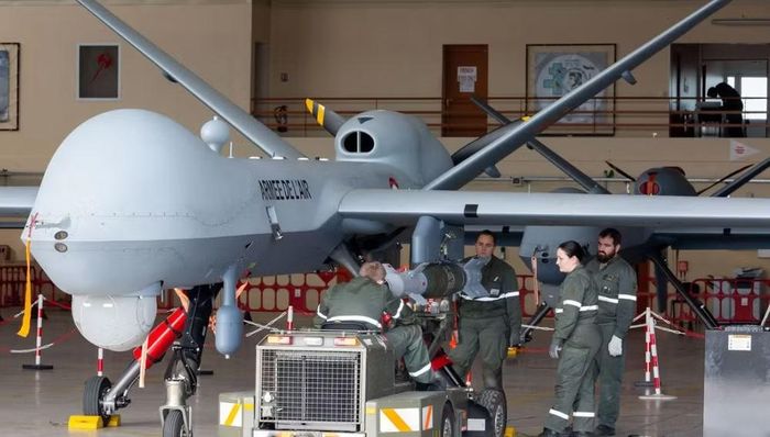 Sự thay đổi đó khiến các UAV cỡ lớn như MQ-9 Reaper trở nên dễ bị tổn thương hơn. Dù không có phi công ngồi bên trong, mỗi chiếc Reaper vẫn là một tài sản quân sự rất đắt giá với chi phí chế tạo lên tới hàng chục triệu USD.