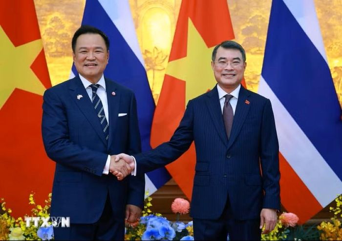 Thủ tướng Lê Minh Hưng hội đàm với Thủ tướng Vương quốc Thái Lan Anutin Charnvirakul. Ảnh: TTXVN