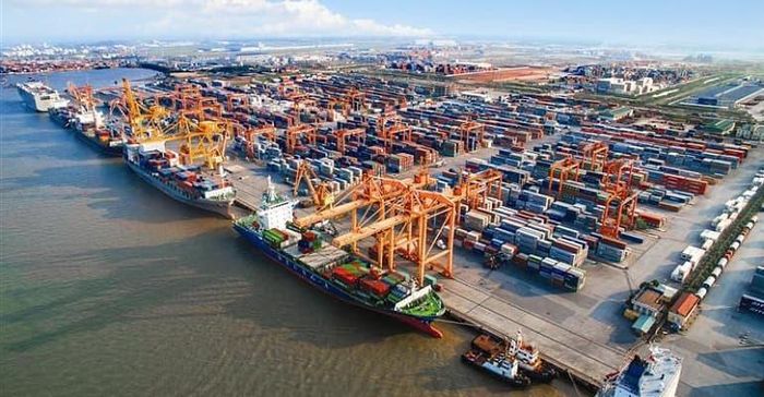 TP Hải Phòng là một trong những trung tâm công nghiệp - cảng biển lớn của miền Bắc. Ảnh: Cảng cửa ngõ quốc tế Lạch Huyện.