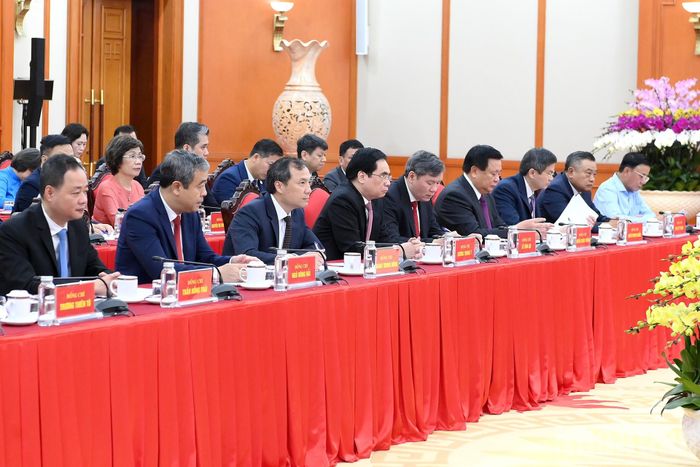 Các đại biểu tham dự buổi làm việc. Ảnh: NHÂN DÂN