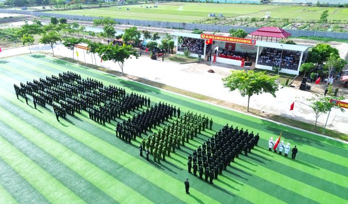  Quang cảnh buổi bế giảng. 