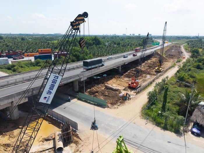 Hơn 100 ha chưa giải phóng, nguồn cát, đá thiếu hụt khiến Dự án mở rộng cao tốc TP.HCM – Trung Lương – Mỹ Thuận gặp khó
