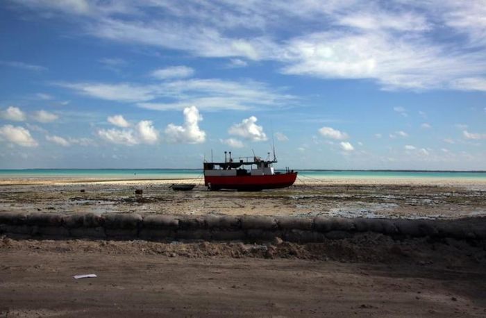  Kiribati được dự báo có thể biến mất do tác động của biến đổi khí hậu. 