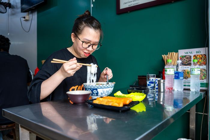Ở tuổi 26, mục tiêu của cô không chỉ là bán những bát phở ngon mà còn xây dựng một thương hiệu chỉn chu hơn. Do các cơ sở hiện vẫn phải thuê mặt bằng nên Hương kỳ vọng có thể ổn định địa điểm kinh doanh lâu dài, đồng thời mở thêm 1-2 cơ sở mới trong những năm tới. "Hiện quán đã có hai cơ sở, tôi hy vọng trước tuổi 30 có thể phát triển lên ba cơ sở để phục vụ được nhiều khách hàng hơn", cô chia sẻ.