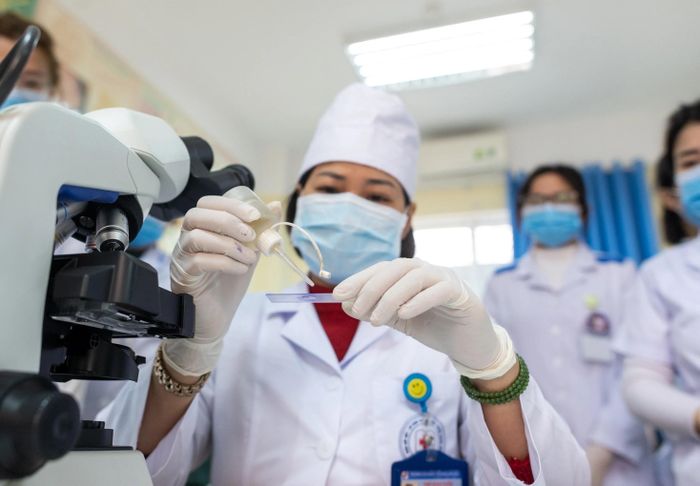 Định kiến "học y phải vào trường công" đang dần thay đổi khi các tiêu chuẩn đào tạo ngày càng được siết chặt và đồng bộ giữa các cơ sở giáo dục. Ảnh: Việt Linh.