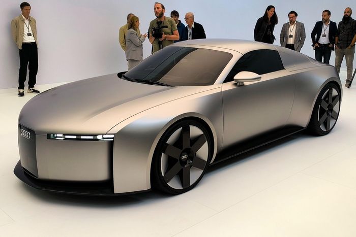  Audi Nuvolari và Audi Nuvolari Spyder đều dựa trên mẫu xe ý tưởng Audi Concept C. Do đó, rất có thể phiên bản mui trần của Nuvolari sẽ được trang bị cơ cấu đóng mở mui cứng. 