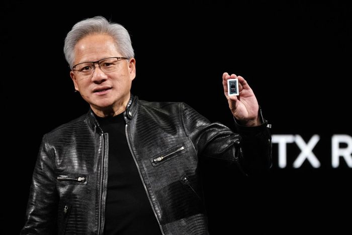  Jensen Huang, CEO Nvidia, giới thiệu chip RTX Spark. Ảnh: Bloomberg. 