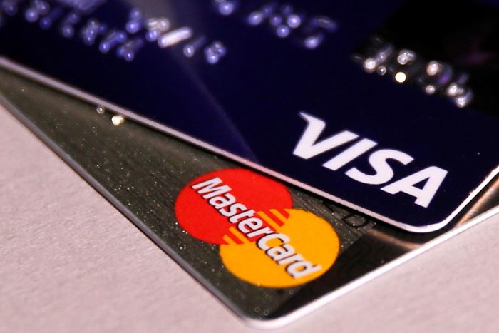  Ngoài lĩnh vực công nghệ, top 25 còn có các tập đoàn tài chính Mastercard (hạng 7), S&amp;P Global (hạng 13), Visa (hạng 15) cùng hai hãng dược phẩm Johnson &amp; Johnson (hạng 20) và Eli Lilly (hạng 22). Ảnh: Maxim Zmeyev/Reuters. 