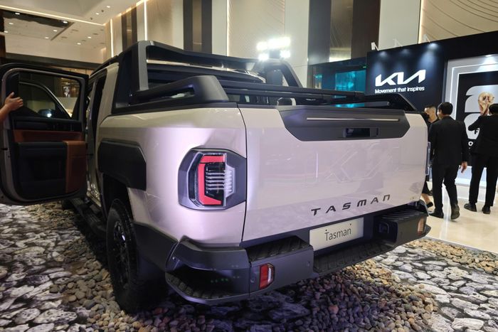  Kia Tasman nếu bán ở Việt Nam sẽ là mẫu xe "chung nhà" với bán tải cỡ lớn Ram 1500. Ảnh: Phong Vân. 