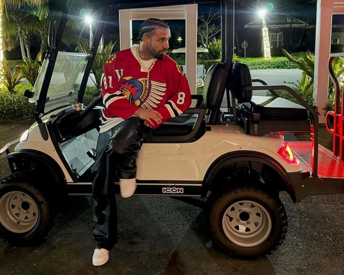  Nam rapper từng phủ nhận việc anh mang đến vận xui cho các đội thể thao, theo People. Ảnh: @champagnepapi.