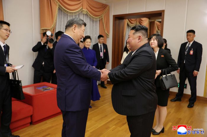 Về phía Triều Tiên, Chủ tịch Quốc vụ Kim Jong Un nhấn mạnh việc Chủ tịch Tập Cận Bình chọn Bình Nhưỡng làm điểm đến cho chuyến công du nước ngoài đầu tiên trong năm đã thể hiện sự coi trọng đặc biệt đối với quan hệ song phương, đồng thời minh chứng cho tính chất bền chặt của mối quan hệ Trung - Triều.