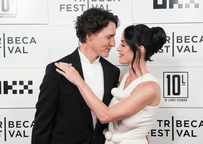 Justin Trudeau và Katy Perry lần đầu xuất hiện cùng nhau trên thảm đỏ tại Liên hoan phim Tribeca 2026. Ảnh: Shutterstock.