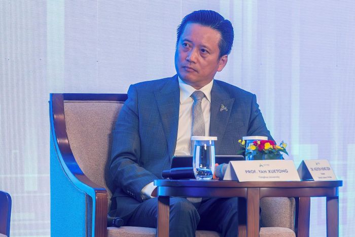 TS. Nguyễn Hùng Sơn, Giám đốc Học viện Ngoại giao tại phiên thảo luận chuyên đề.