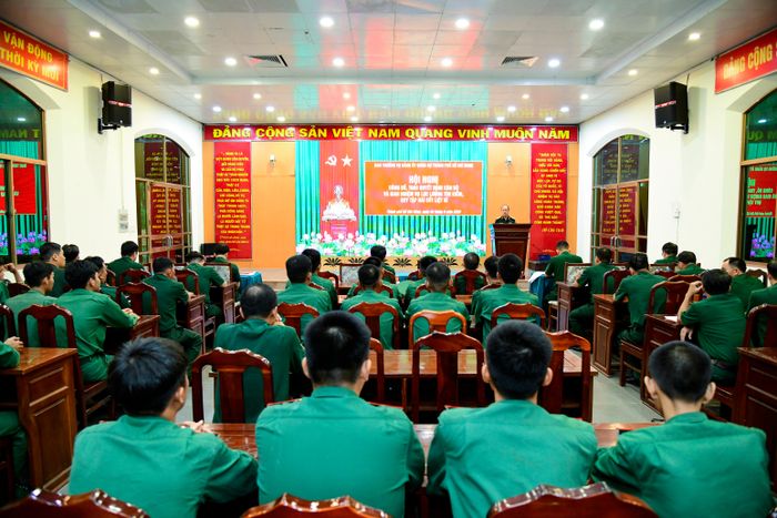 Toàn cảnh hội nghị chiều 9/6. Ảnh: Hữu Tân/Bộ Tư lệnh TP.HCM.