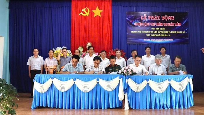 Ký cam kết thi đua, thể hiện quyết tâm đồng bộ trong việc bảo đảm tiến độ, chất lượng công trình, cũng như an toàn lao động trên công trường