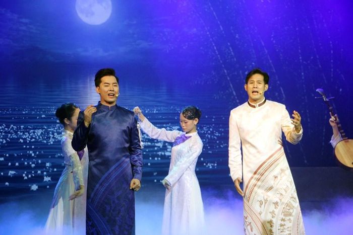 Lê Hậu và diễn viên Thanh Thức trong "Đêm Gành Hào nghe điệu hoài lang"