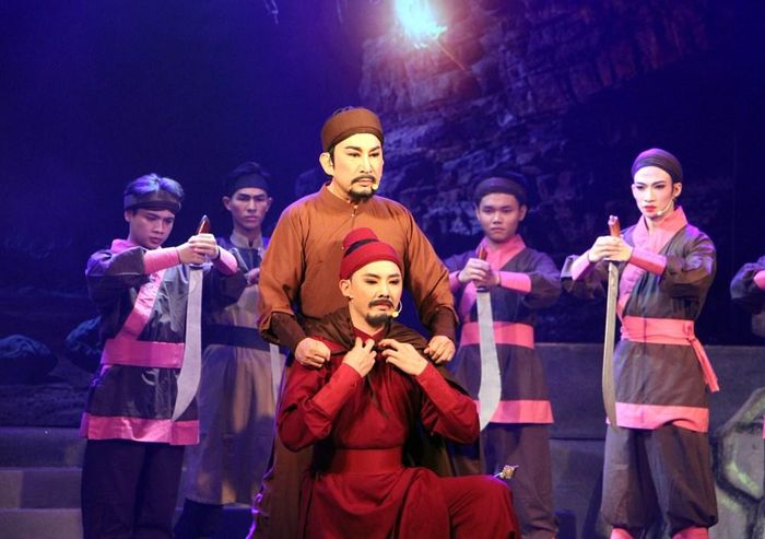 Các nghệ sĩ trong trích đoạn "Hào kiệt Lam Sơn" trong lớp diễn “Lê Lai cứu chúa”