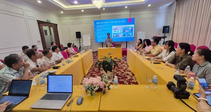 Quang cảnh lớp bồi dưỡng nghiệp vụ báo chí