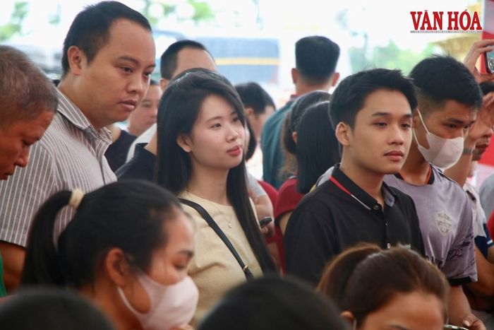 Đông đảo người dân đến tham gia