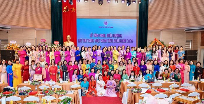 Các đại biểu, nữ trí thức, hội viên tại chương trình