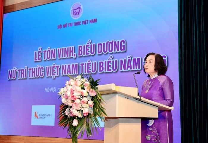 GS.TS.Lê Thị Hợp, Chủ tịch Hội Nữ trí thức Việt Nam phát biểu