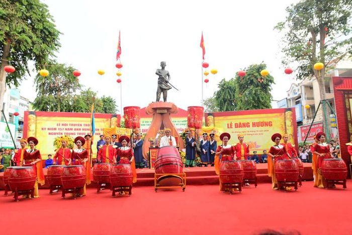 Tiết mục trống hội tại lễ dâng hương Anh hùng dân tộc Nguyễn Trung Trực tại phường Rạch Giá, tỉnh An Giang