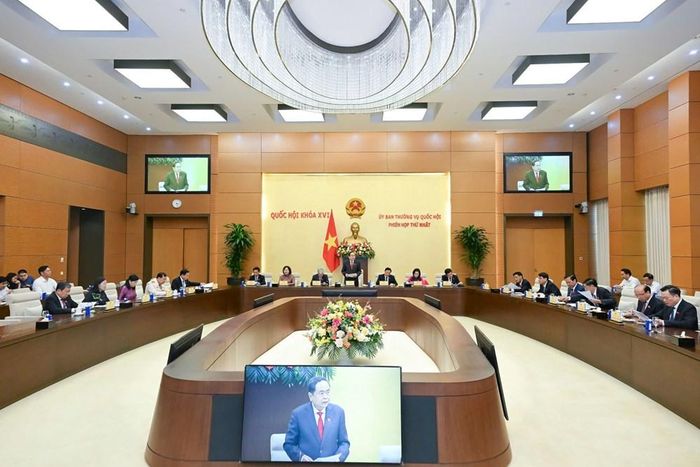 Chủ tịch Quốc hội Trần Thanh Mẫn chủ trì Phiên họp thứ nhất của Ủy ban Thường vụ Quốc hội. Ảnh: Q.H