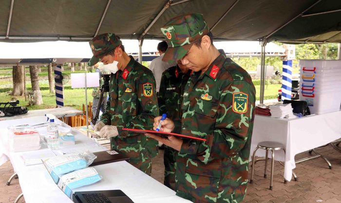 Sáng 20/5/2026, tại Nghĩa trang Liệt sỹ Thành phố Hồ Chí Minh, Ban Chỉ đạo Ban Chỉ đạo về tìm kiếm, quy tập và xác định danh tính hài cốt liệt sĩ (Ban Chỉ đạo 515) trên địa bàn Thành phố Hồ Chí Minh tổ chức Lễ phát động làm trước rút kinh nghiệm lấy mẫu, bàn giao mẫu hài cốt liệt sỹ đối với mộ chưa xác định được thông tin, thực hiện Chiến dịch “500 ngày đêm mạnh thực hiện tìm kiếm, quy tập và xác định danh tính hài cốt liệt sĩ” và hướng tới kỷ niệm 80 năm Ngày Thương binh- Liệt sỹ (27/7/1947-27/ 7/2027). Ảnh: Xuân Khu-TTXVN