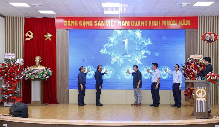 Cuộc thi được phát động trên phạm vi toàn quốc dành cho mọi công dân Việt Nam trong và ngoài nước, không giới hạn độ tuổi, nghề nghiệp hay nơi cư trú. Ảnh: Thanh Tùng - TTXVN