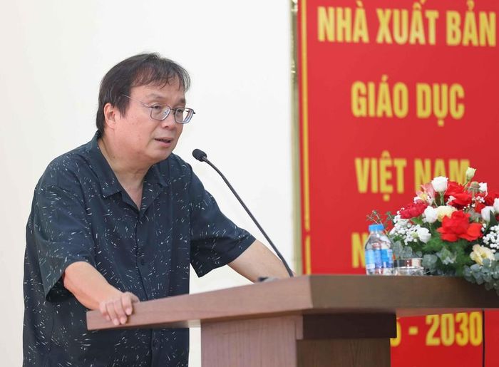 Ông Nguyễn Tiến Thanh, Chủ tịch Hội đồng thành viên, Tổng Giám đốc Nhà xuất bản Giáo dục Việt Nam phát biểu. Ảnh: Thanh Tùng - TTXVN